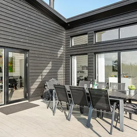 3 Bedroom Stunning Home In Borkop ボルコップ