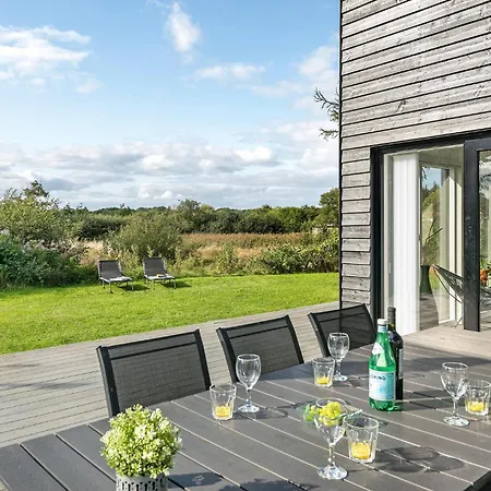3 Bedroom Stunning Home In Borkop ボルコップ